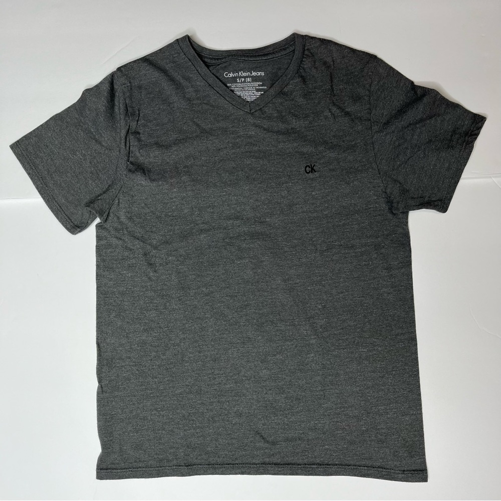 Calvin Klein boys short sleeve pullover gray V-neck T-shirt Size S (8)